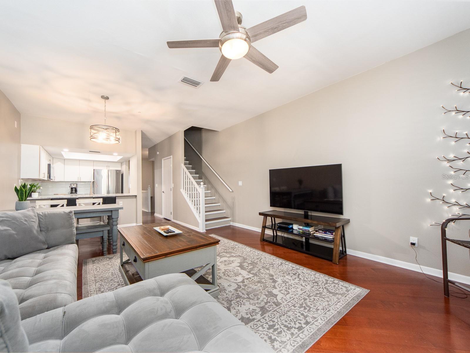 Image 7 of 37 For 320 Island Way 606