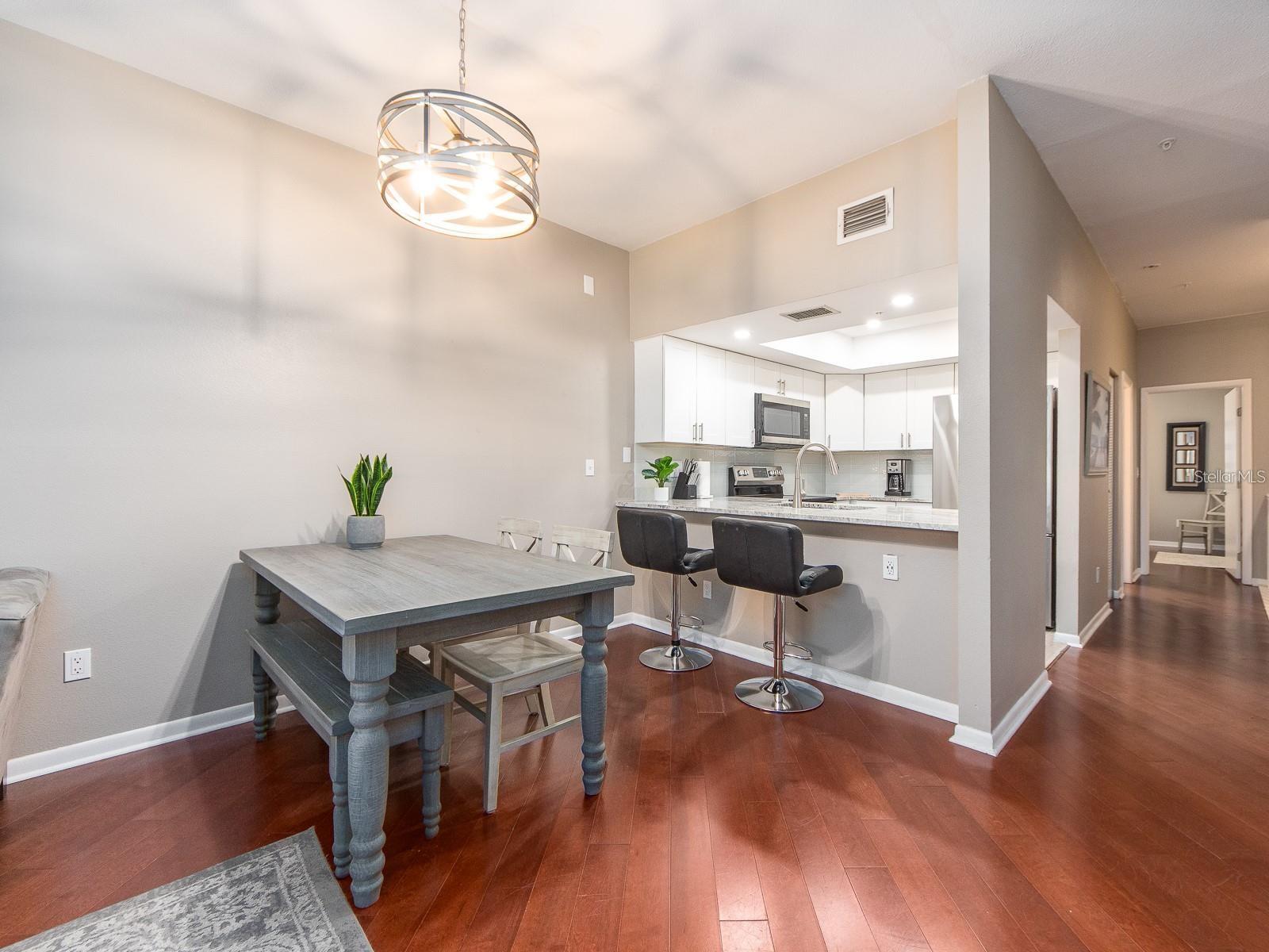 Image 9 of 37 For 320 Island Way 606