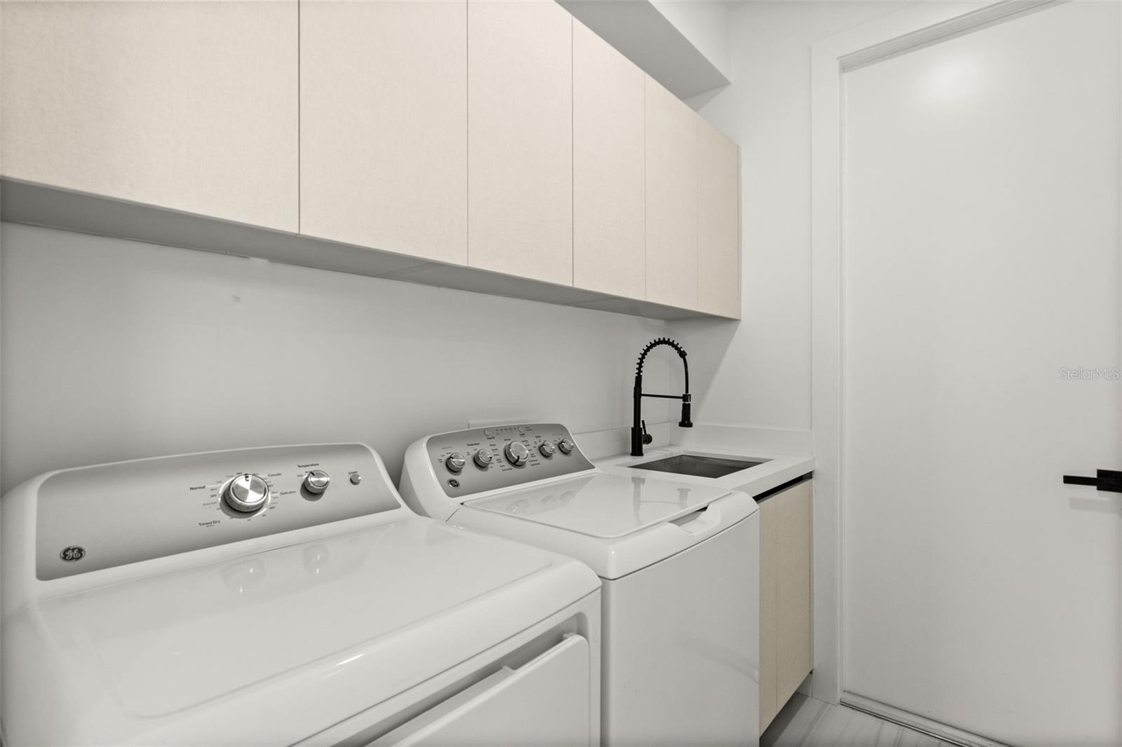 Image 25 of 32 For 2519 18th Place