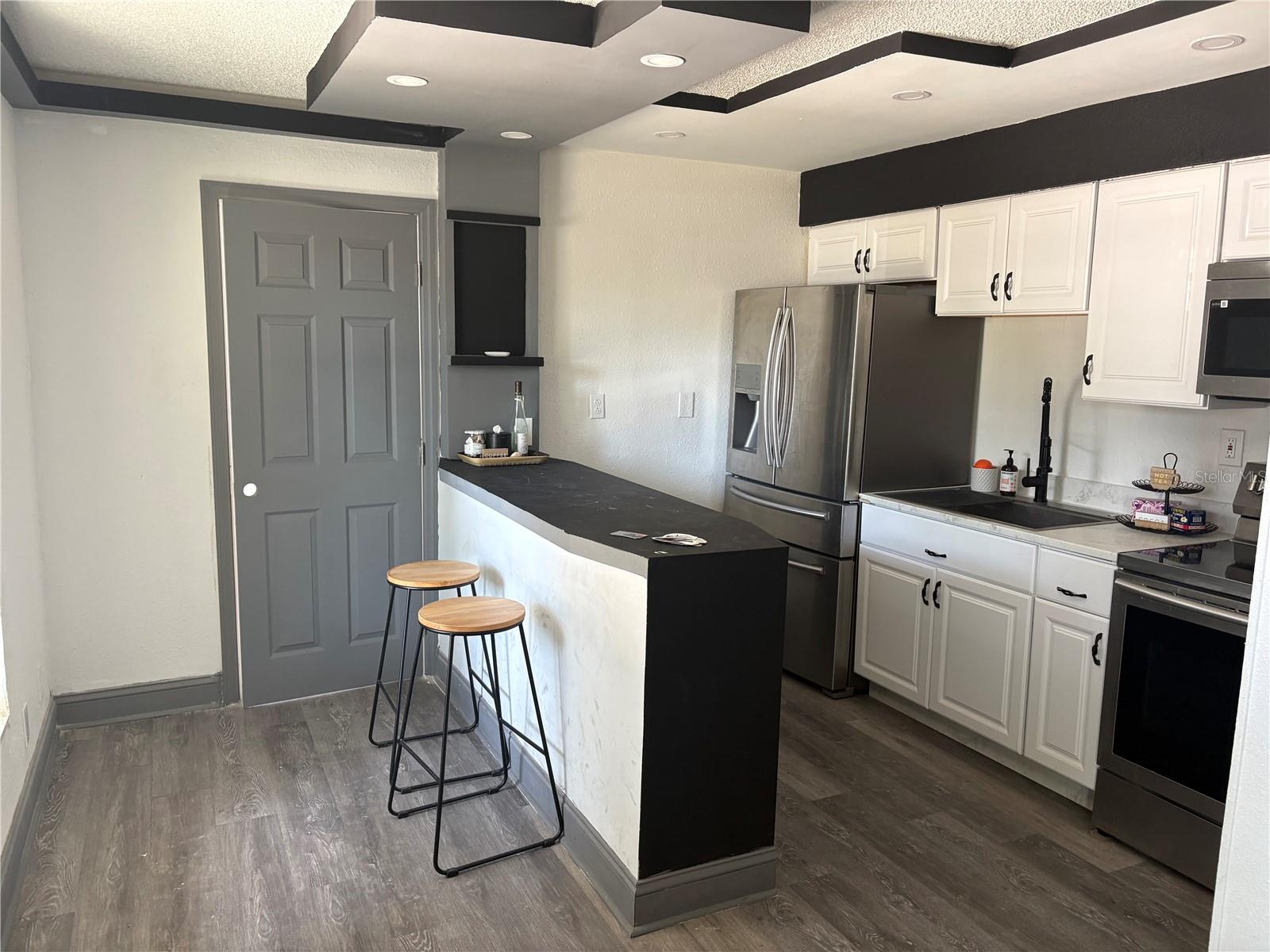 Image 5 of 17 For 7019 Willow Avenue