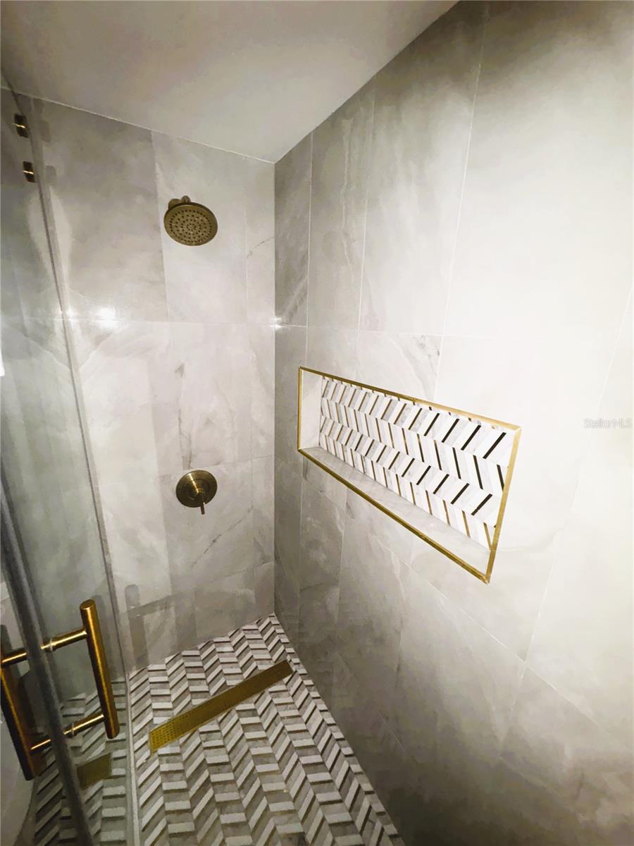 Image 9 of 17 For 7019 Willow Avenue