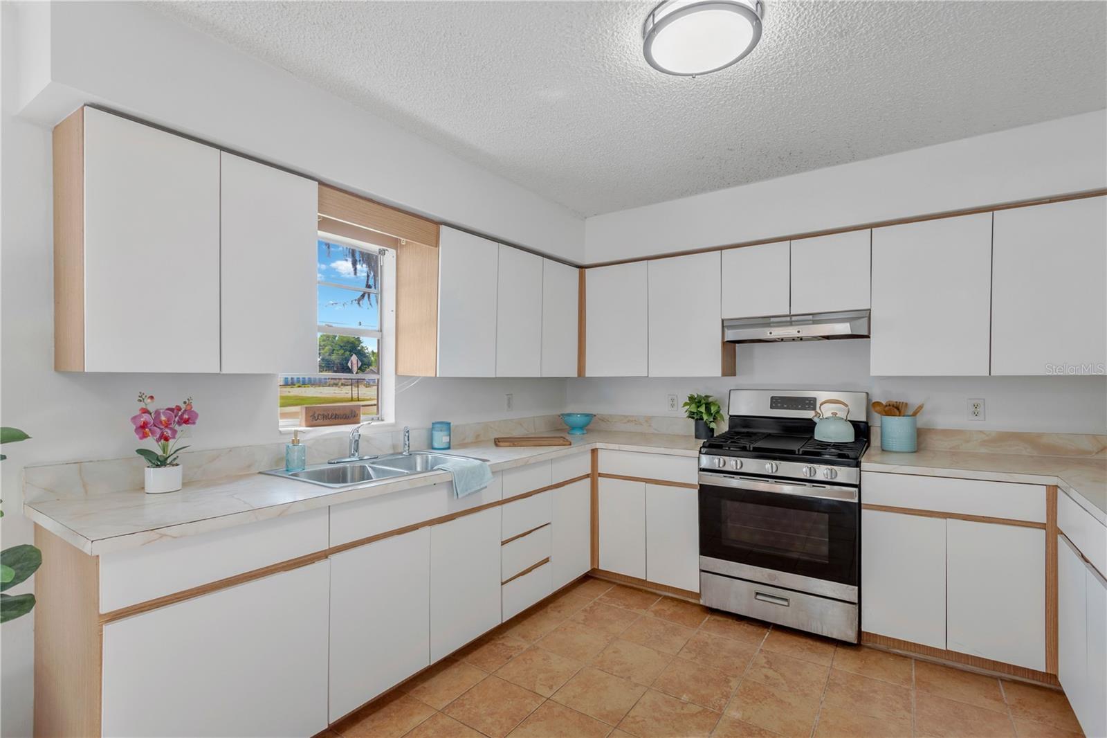 Image 10 of 28 For 216 Langford Street Nw