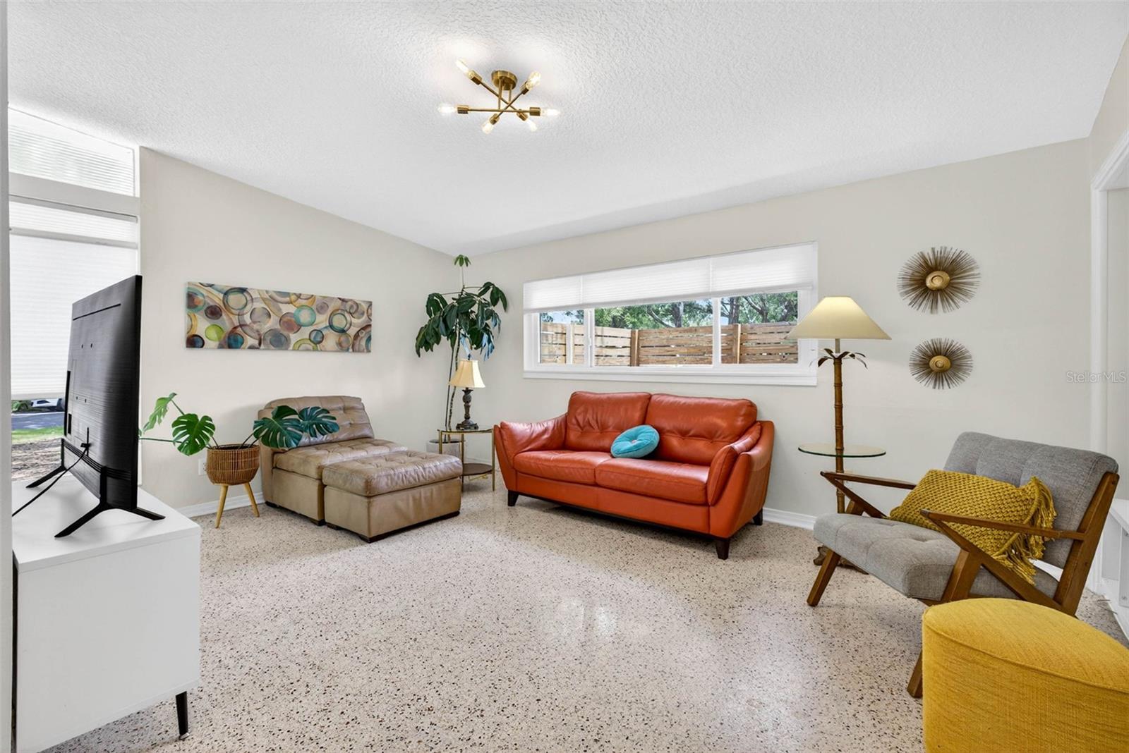 Image 12 of 69 For 515 Broxburn Avenue