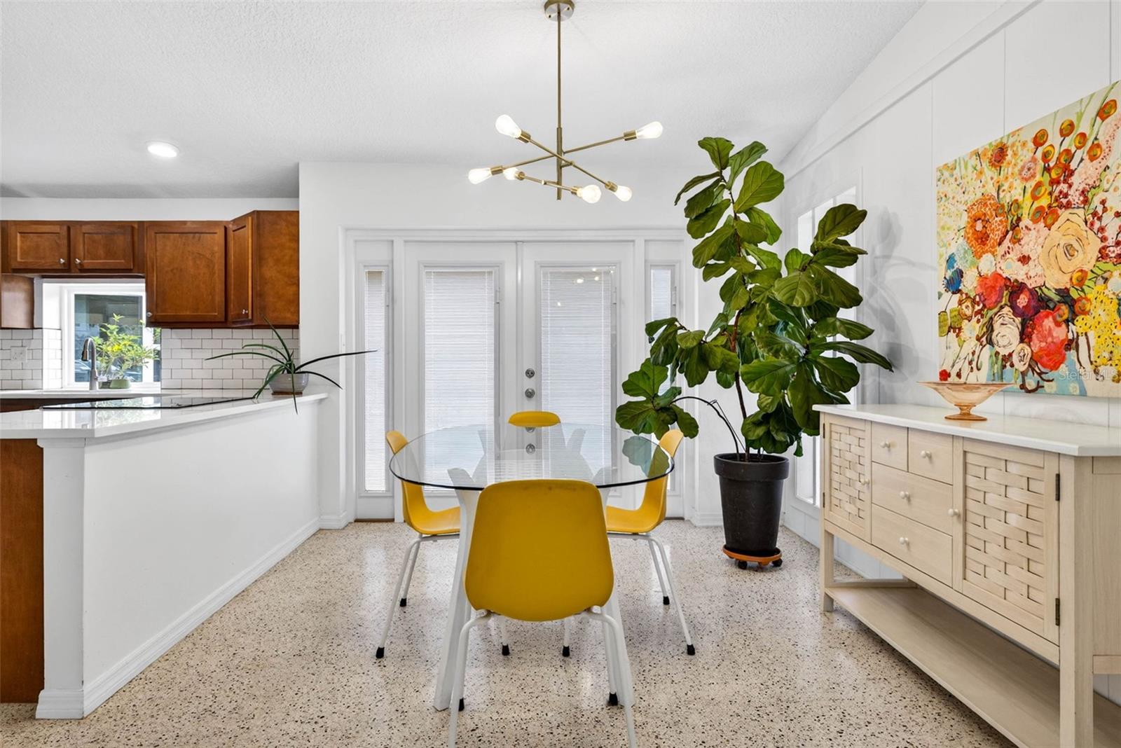 Image 13 of 69 For 515 Broxburn Avenue