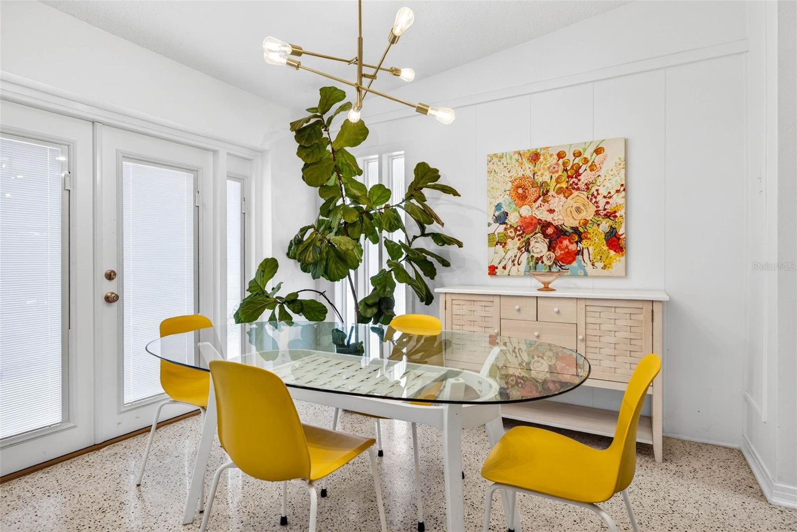 Image 16 of 69 For 515 Broxburn Avenue