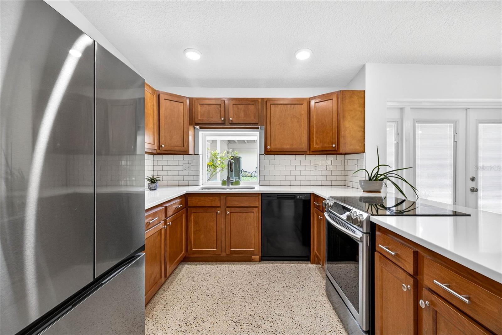 Image 19 of 69 For 515 Broxburn Avenue