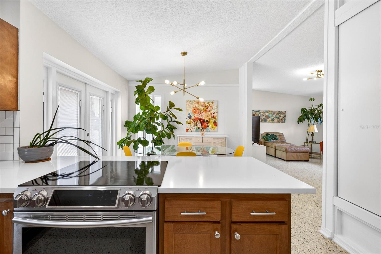 Image 20 of 69 For 515 Broxburn Avenue