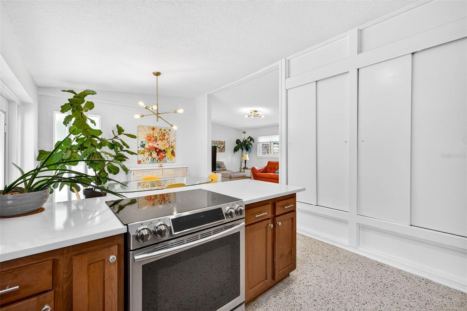 Image 23 of 69 For 515 Broxburn Avenue