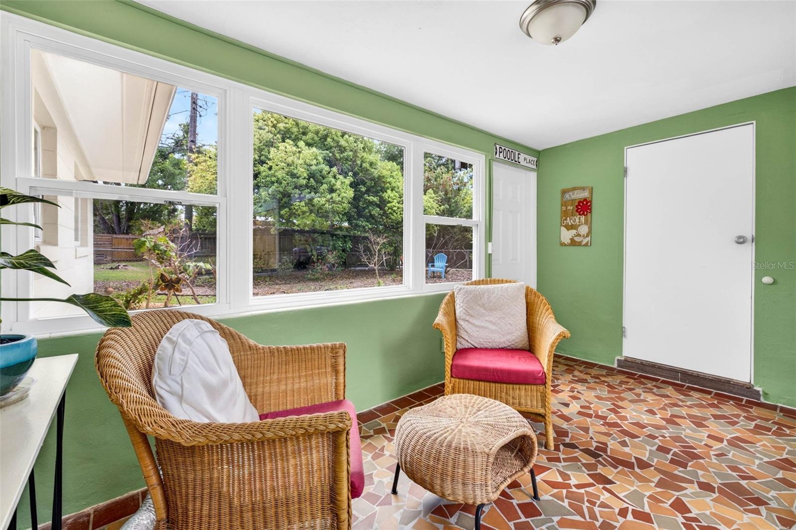 Image 24 of 69 For 515 Broxburn Avenue