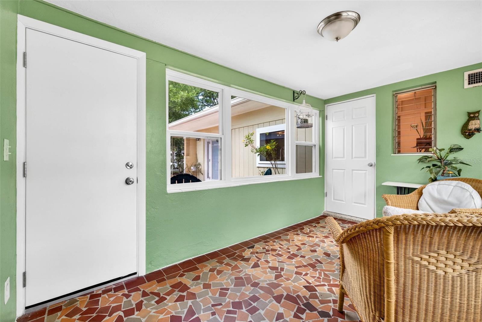 Image 25 of 69 For 515 Broxburn Avenue