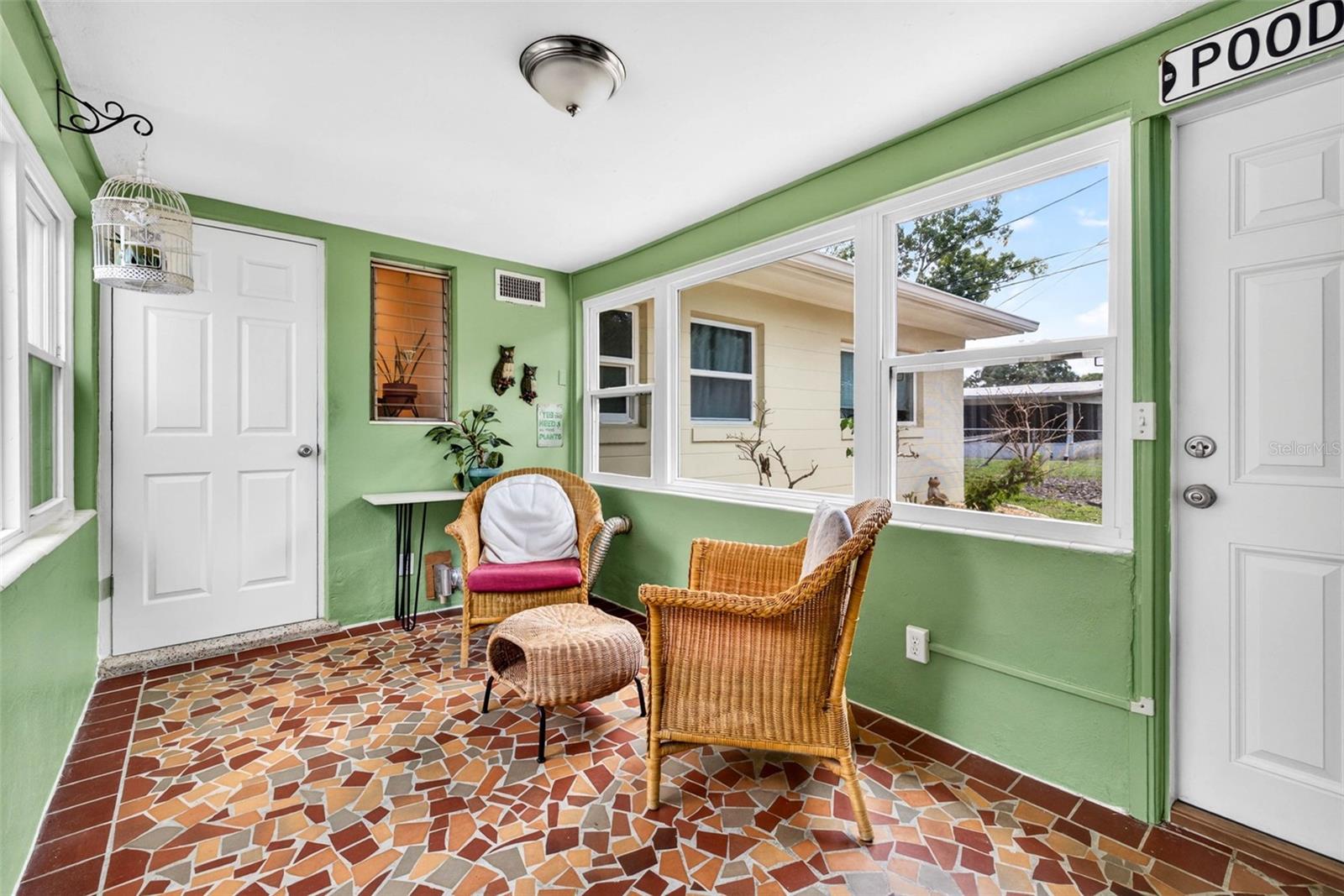 Image 26 of 69 For 515 Broxburn Avenue