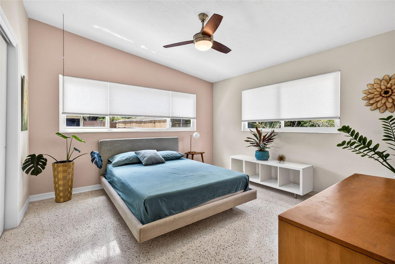 Image 27 of 69 For 515 Broxburn Avenue