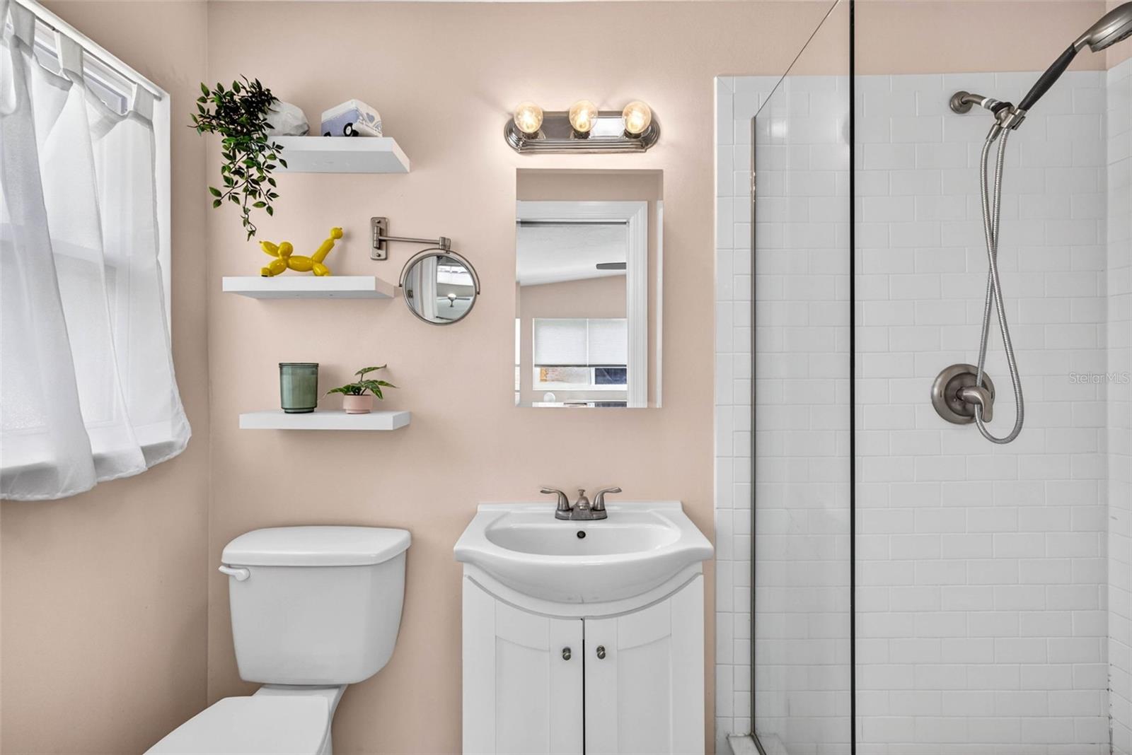 Image 29 of 69 For 515 Broxburn Avenue