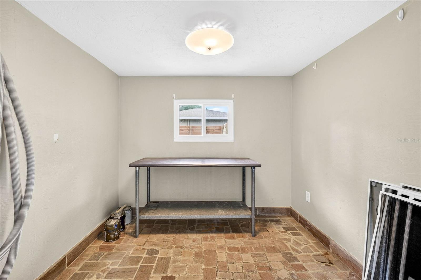 Image 34 of 69 For 515 Broxburn Avenue