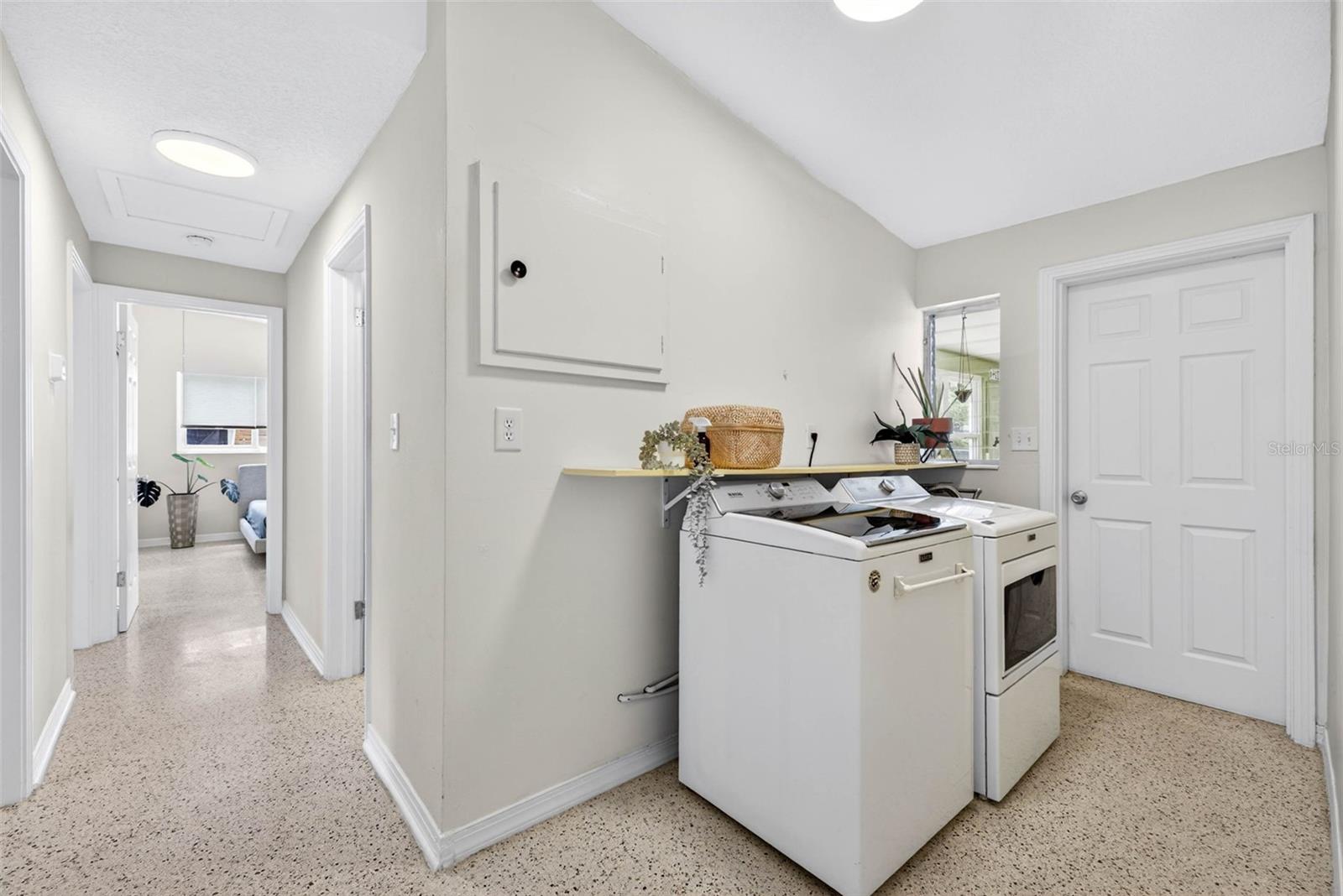 Image 36 of 69 For 515 Broxburn Avenue