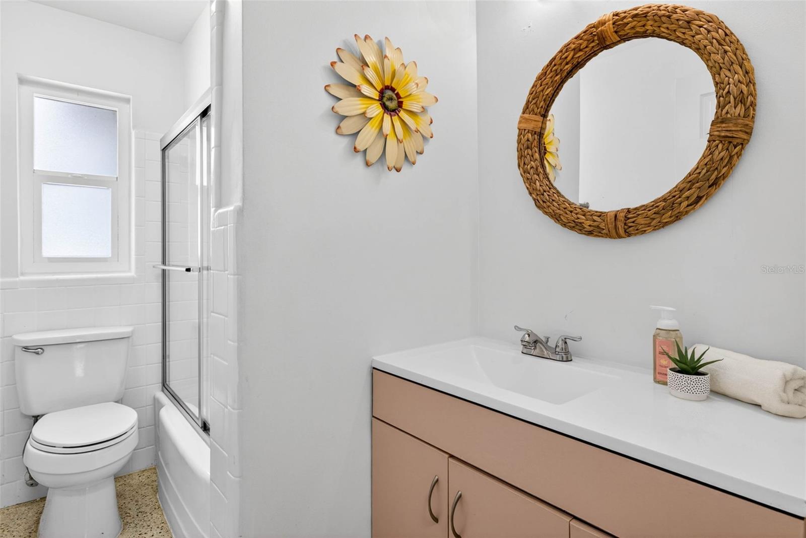 Image 44 of 69 For 515 Broxburn Avenue