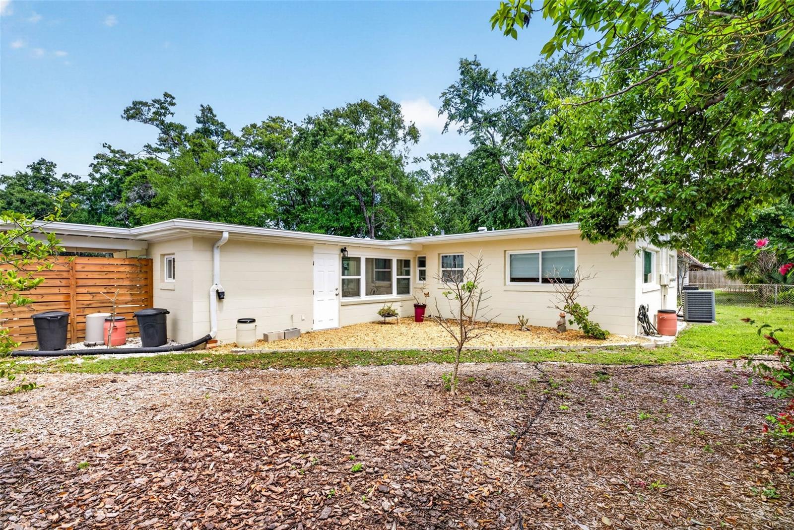 Image 50 of 69 For 515 Broxburn Avenue