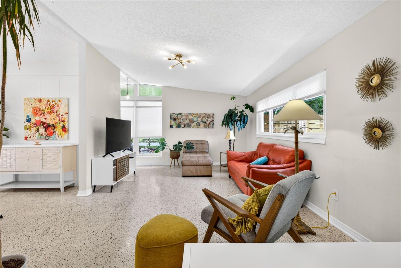 Image 6 of 69 For 515 Broxburn Avenue