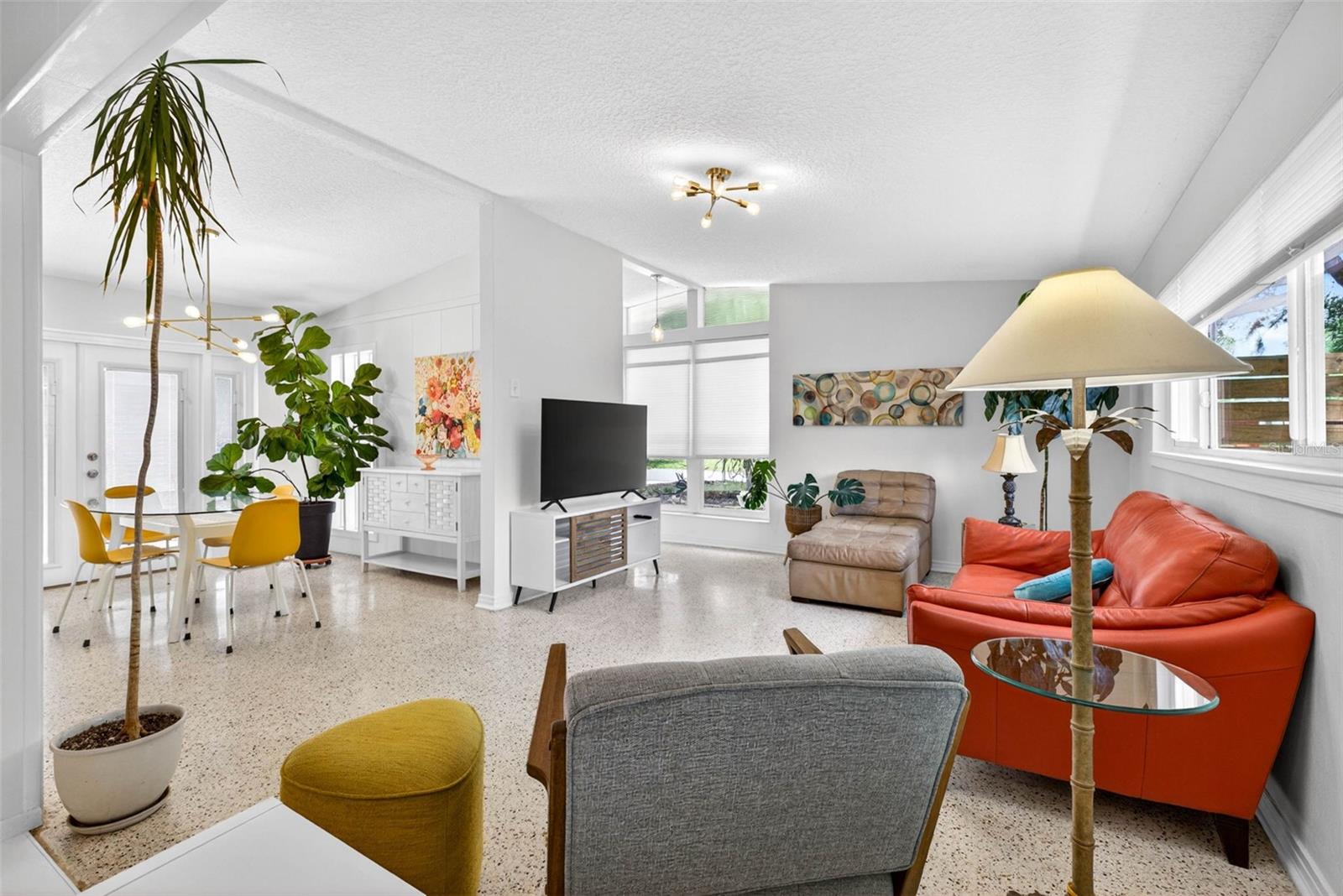 Image 8 of 69 For 515 Broxburn Avenue