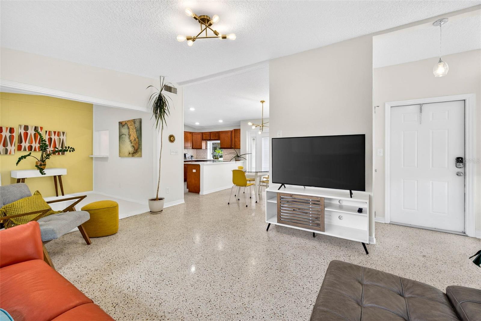 Image 9 of 69 For 515 Broxburn Avenue