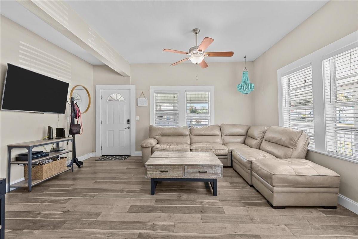 Image 5 of 26 For 7315 Mascotte Street