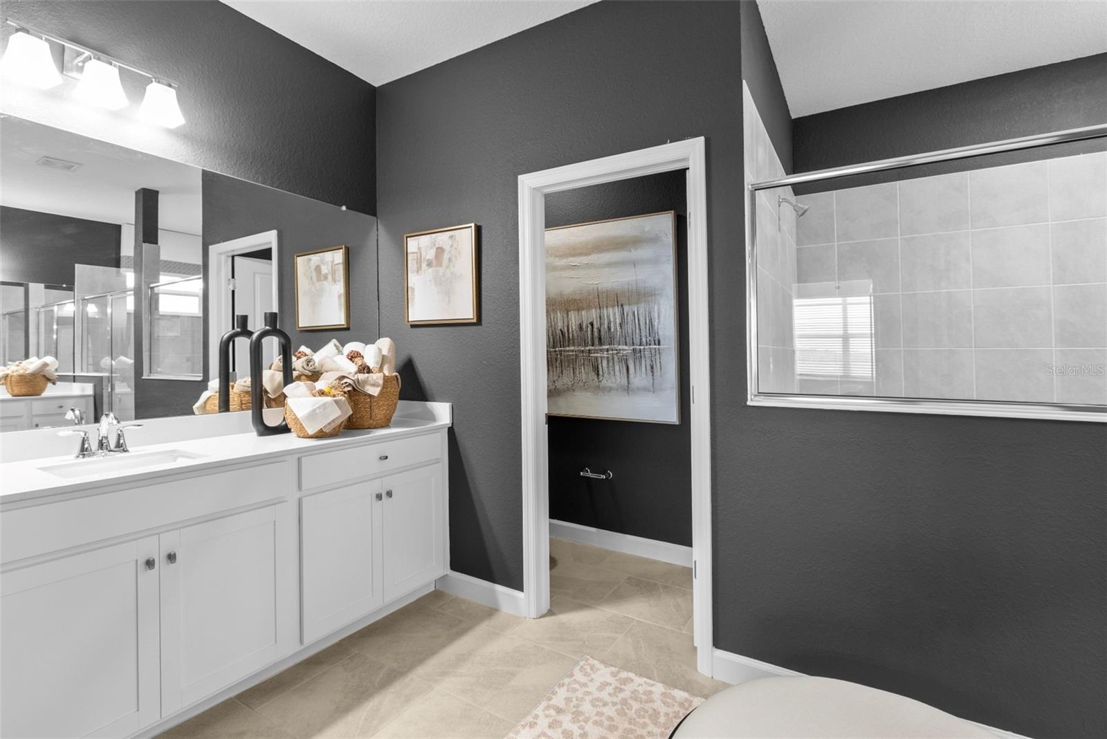 Image 25 of 27 For 19223 Scallop Loop