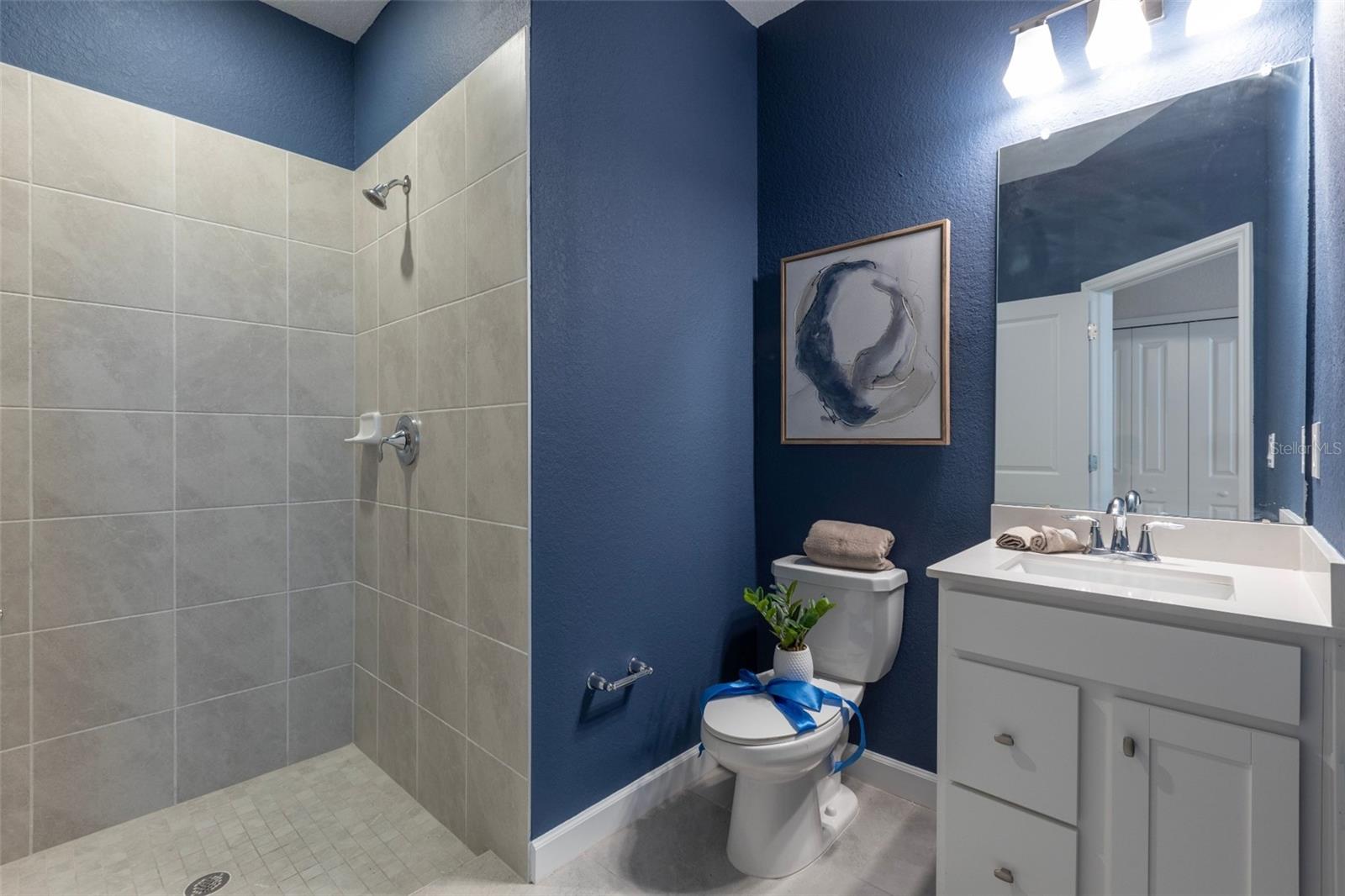 Image 26 of 27 For 19223 Scallop Loop