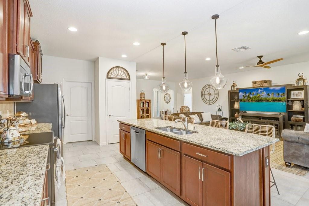Image 21 of 59 For 2807 Oriole Drive