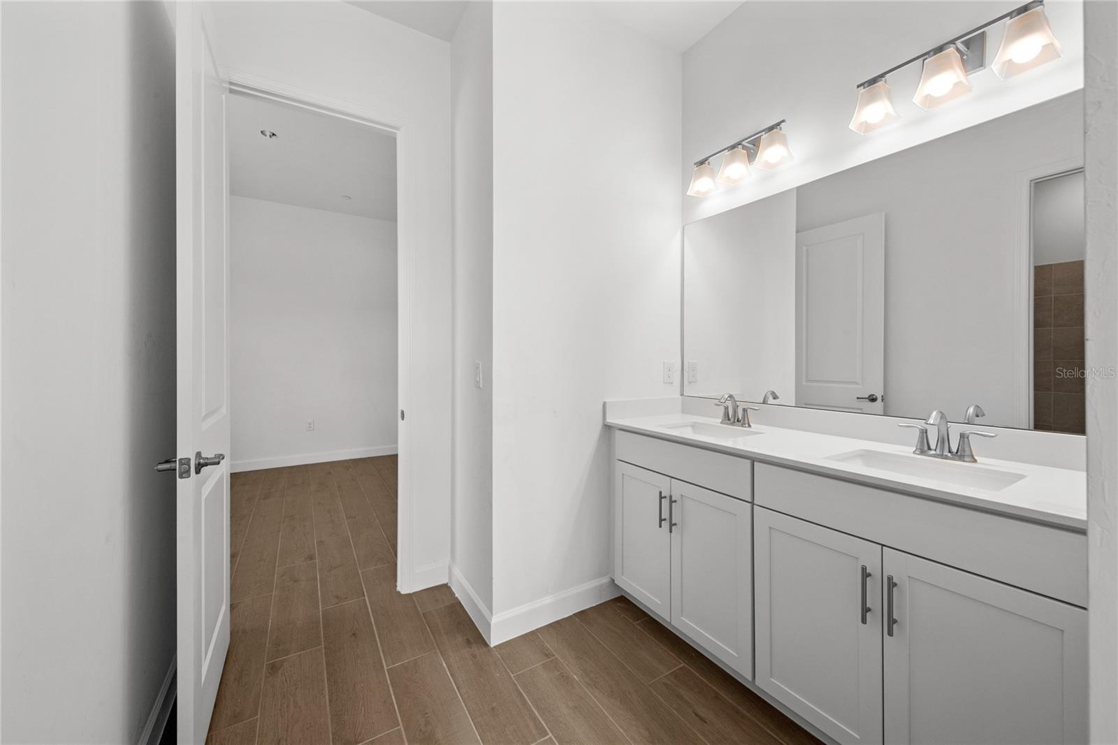 Image 34 of 36 For 19227 Scallop Loop