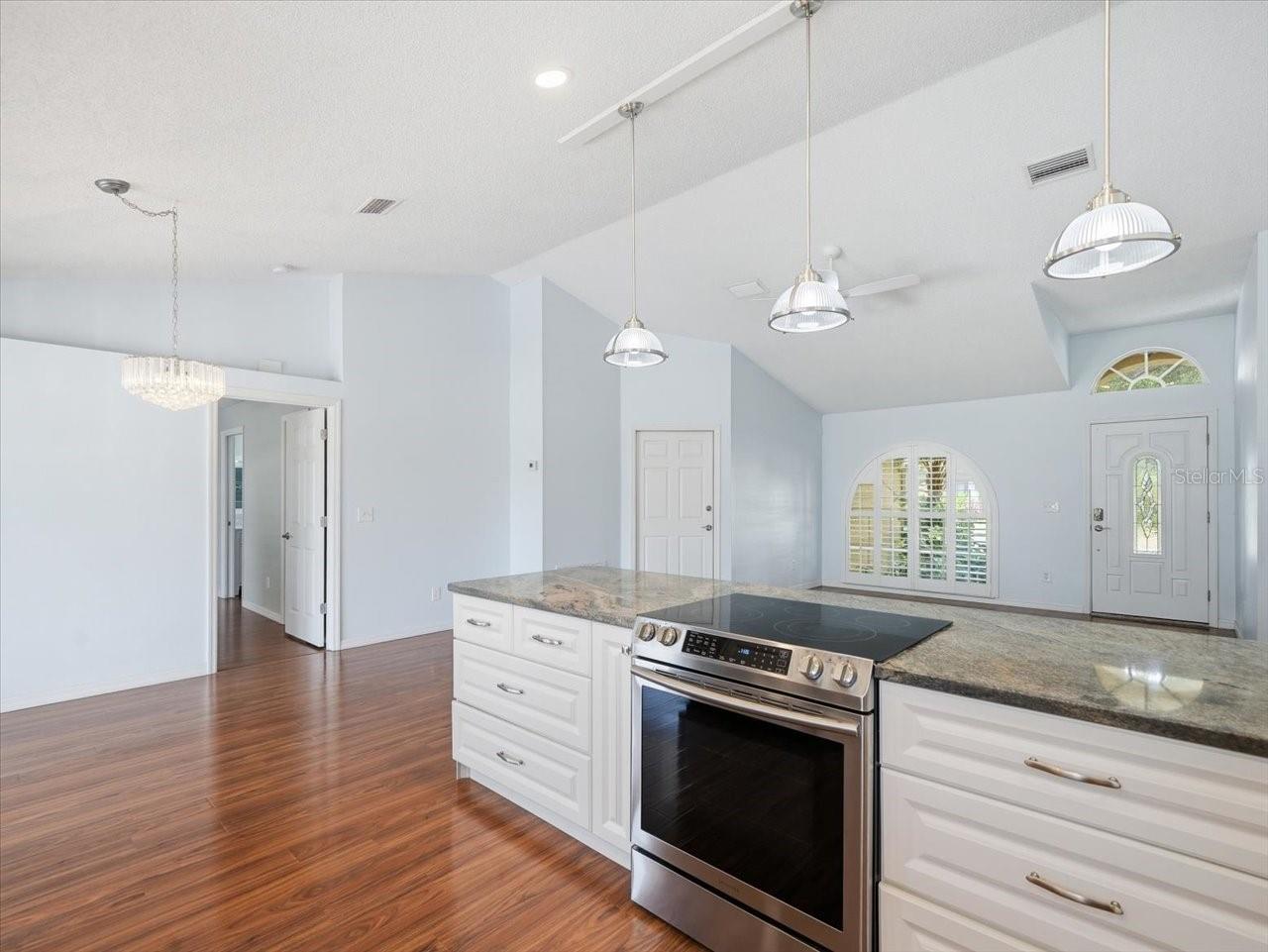 Image 12 of 42 For 2310 39th Avenue N