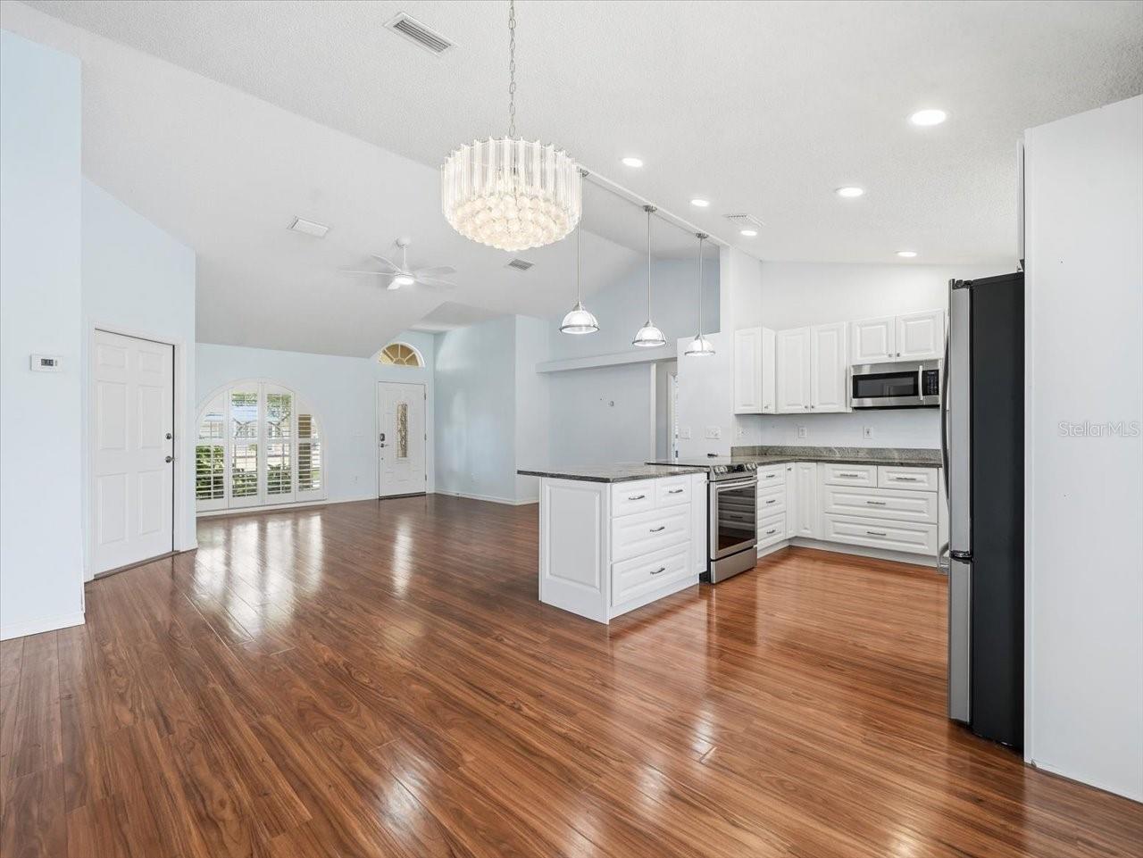 Image 16 of 42 For 2310 39th Avenue N