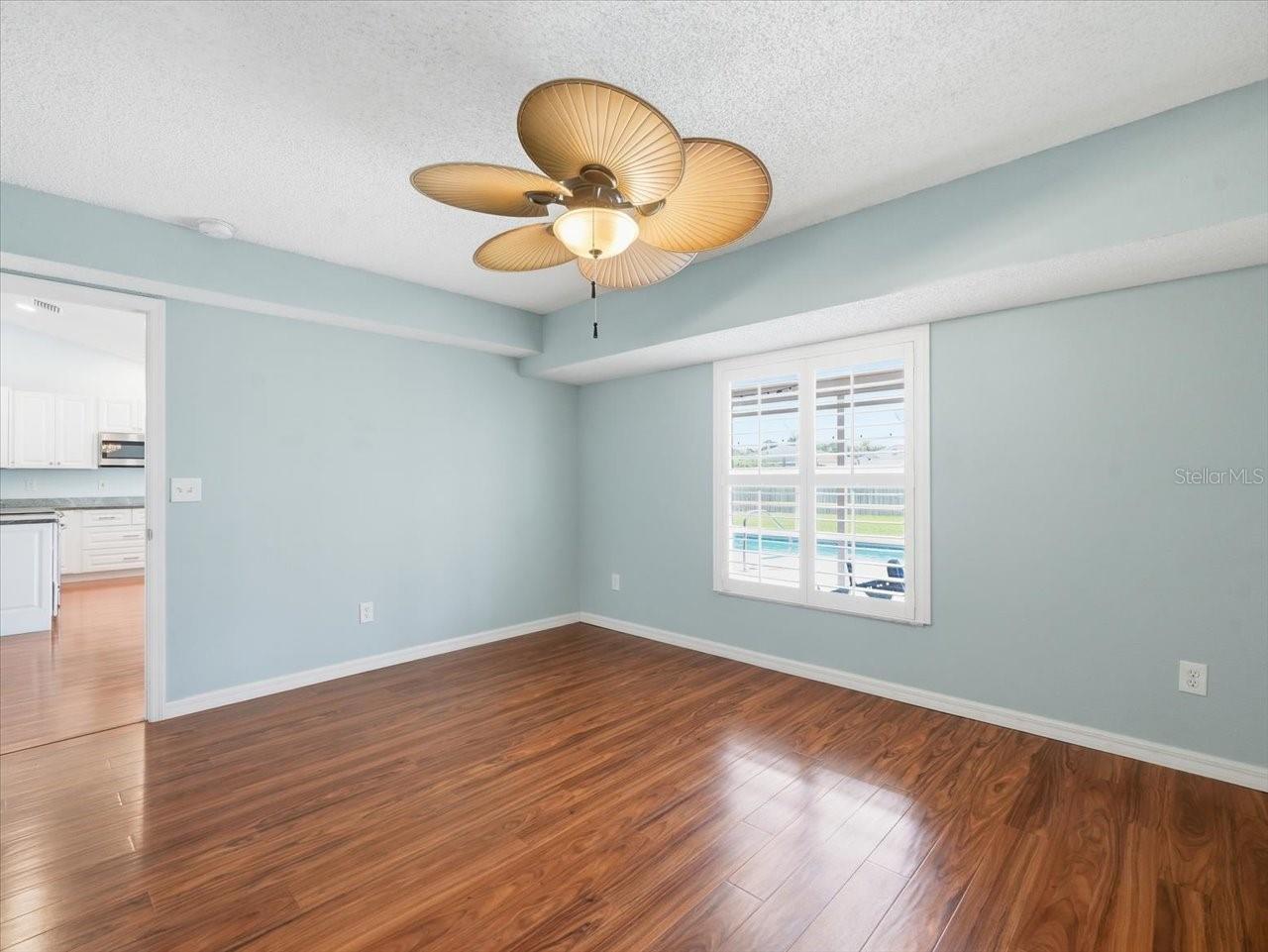 Image 24 of 42 For 2310 39th Avenue N