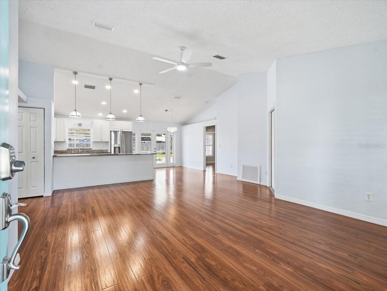 Image 3 of 42 For 2310 39th Avenue N