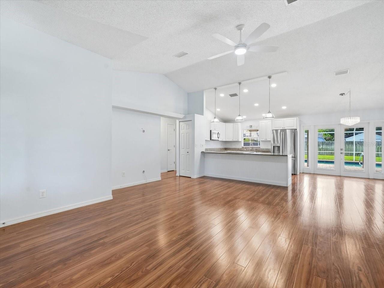 Image 4 of 42 For 2310 39th Avenue N