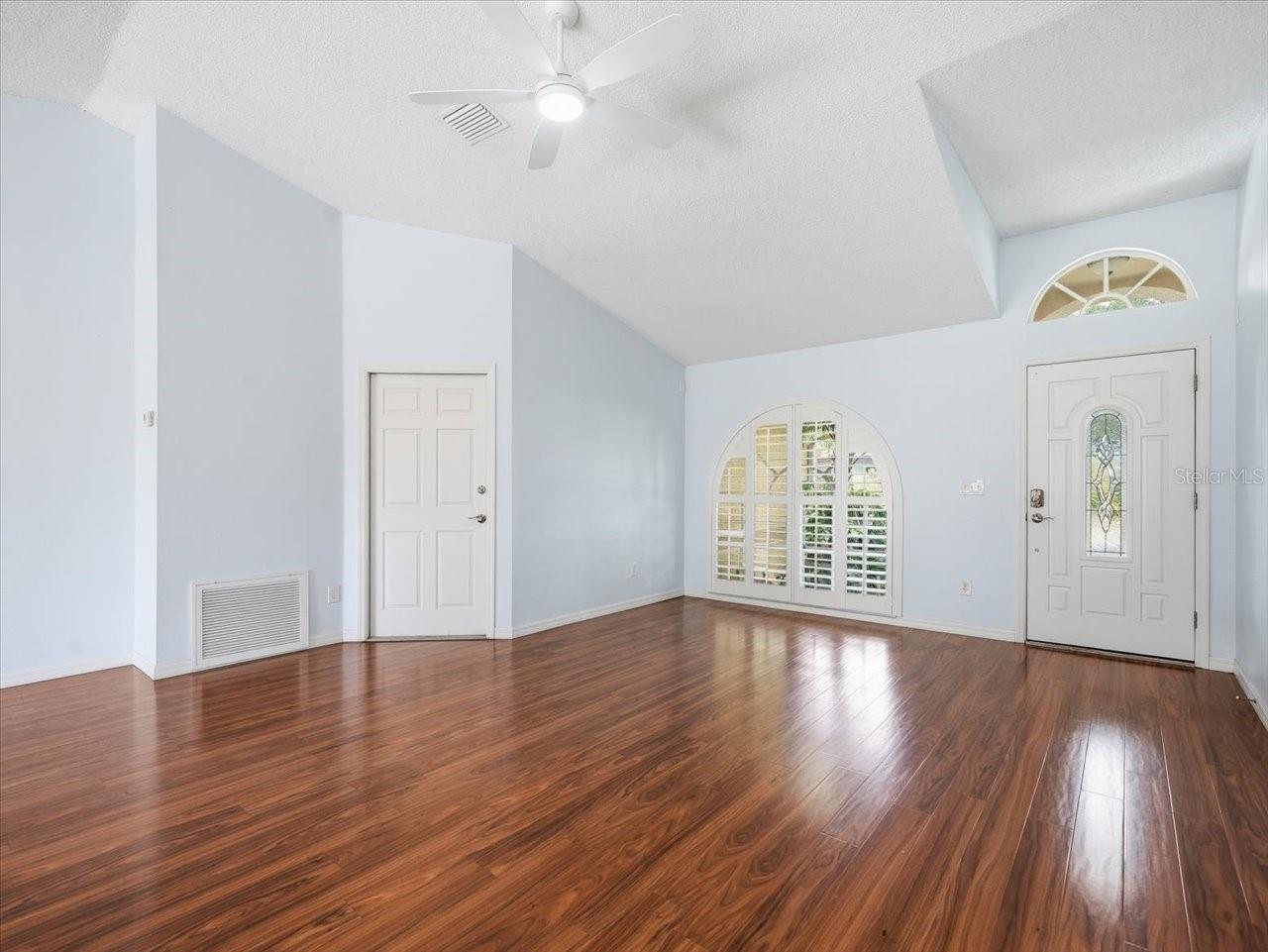 Image 5 of 42 For 2310 39th Avenue N