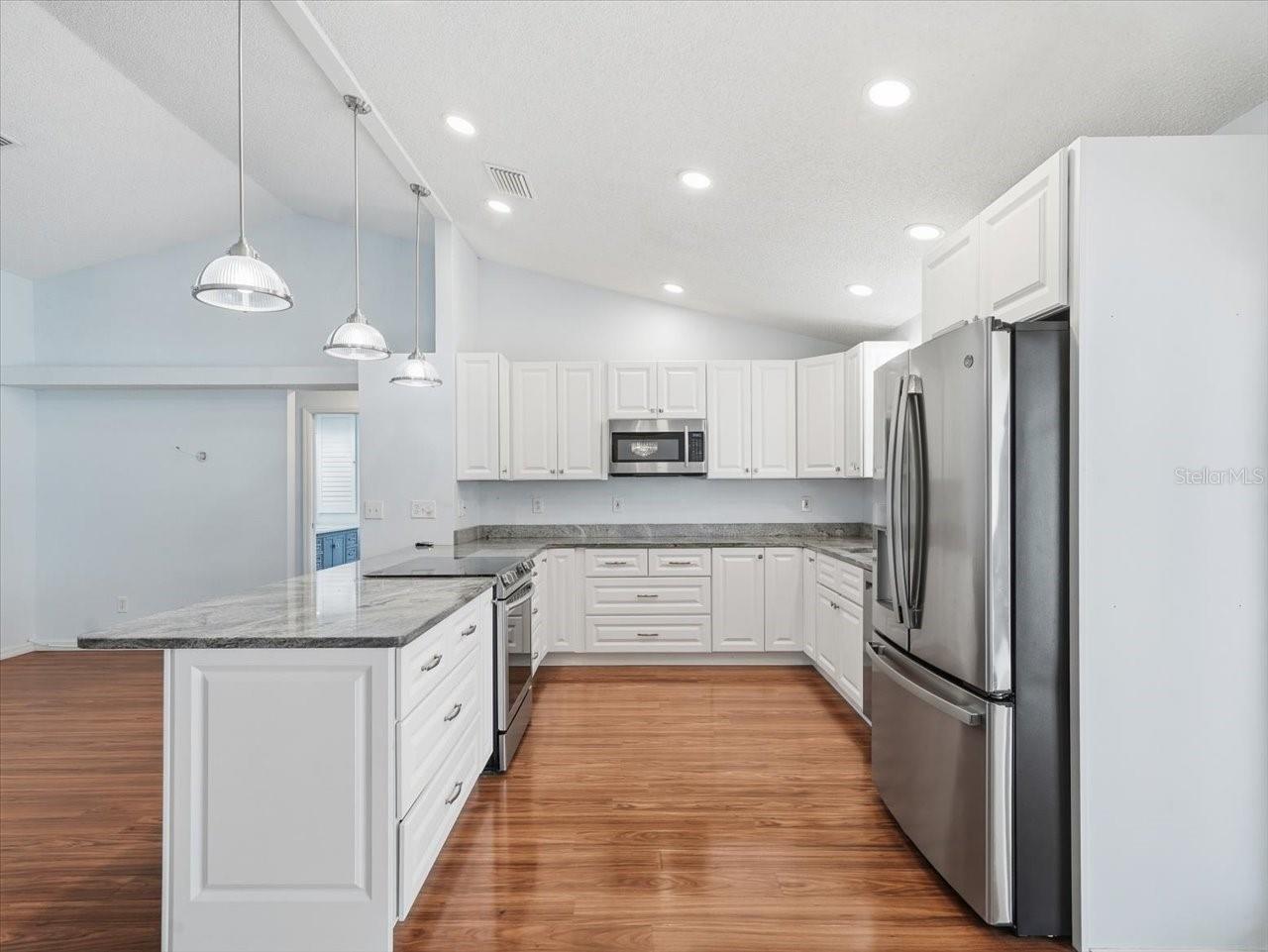 Image 8 of 42 For 2310 39th Avenue N