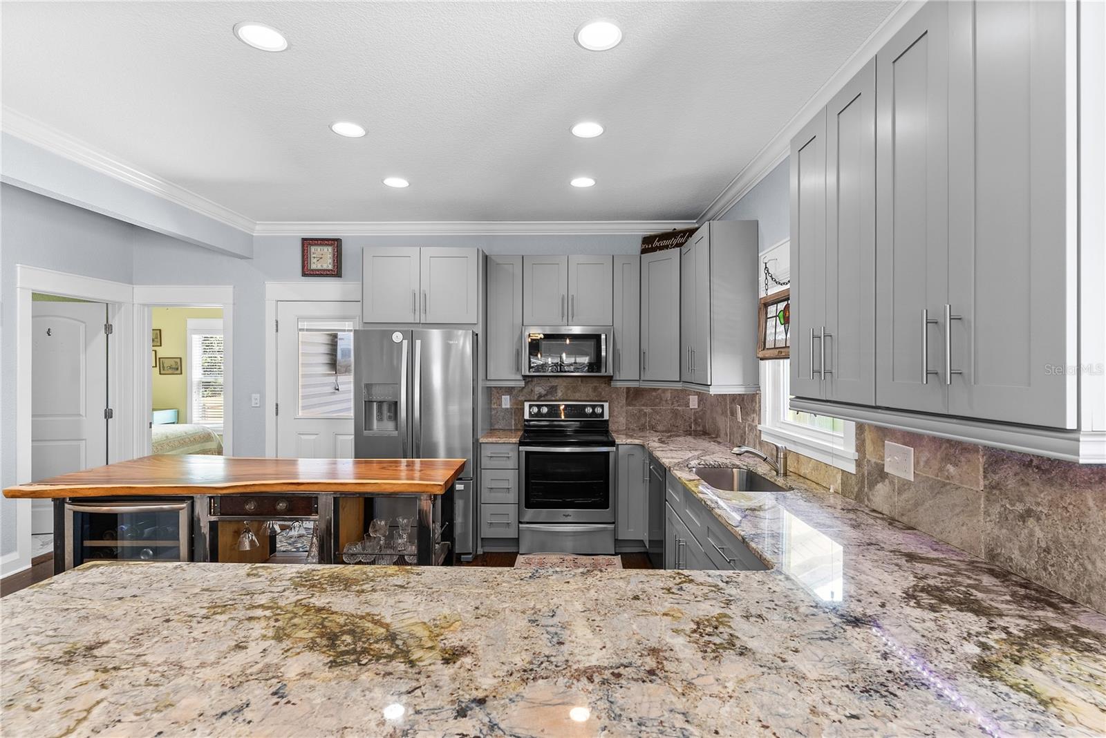 Image 10 of 33 For 939 Lexington Street