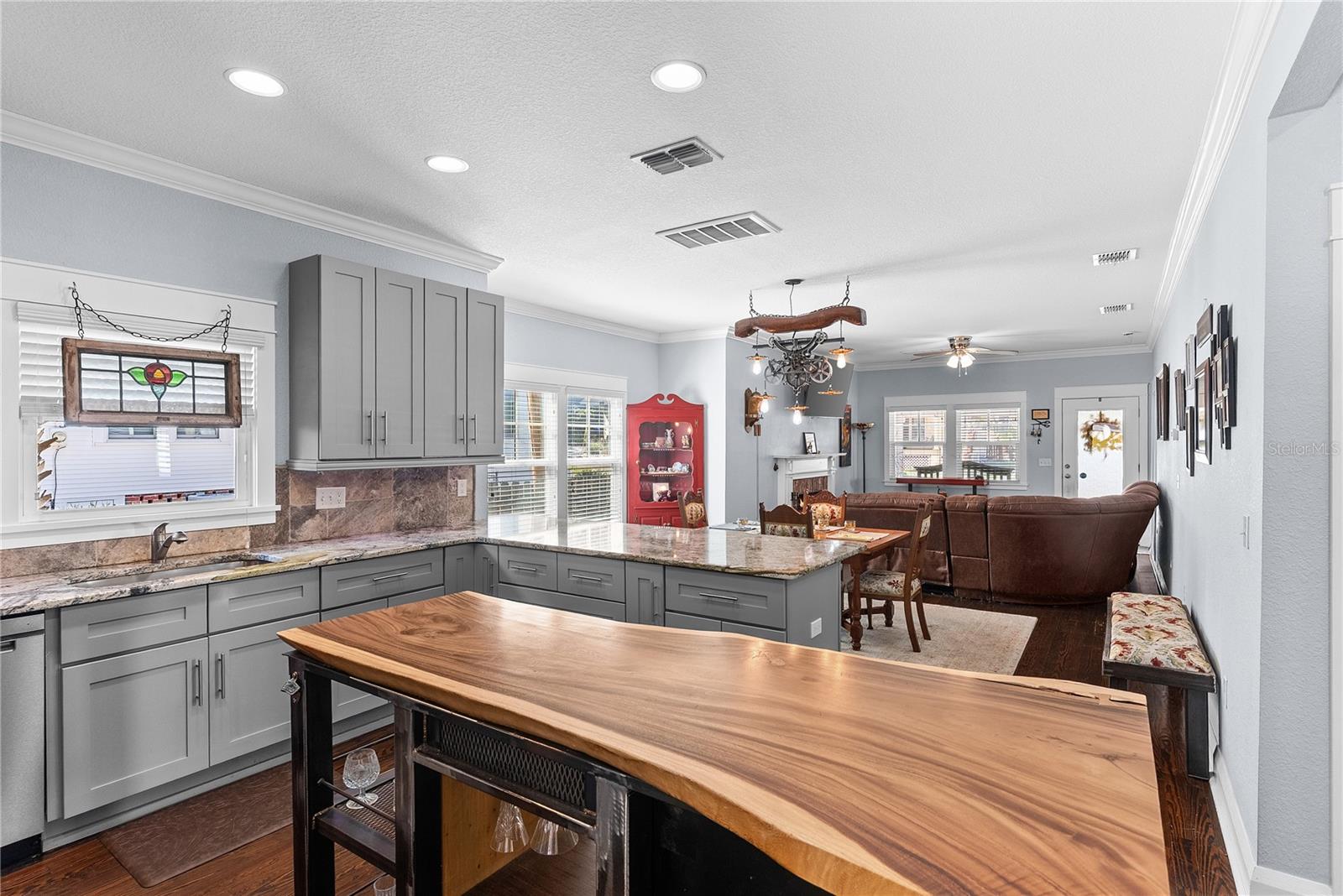 Image 13 of 33 For 939 Lexington Street