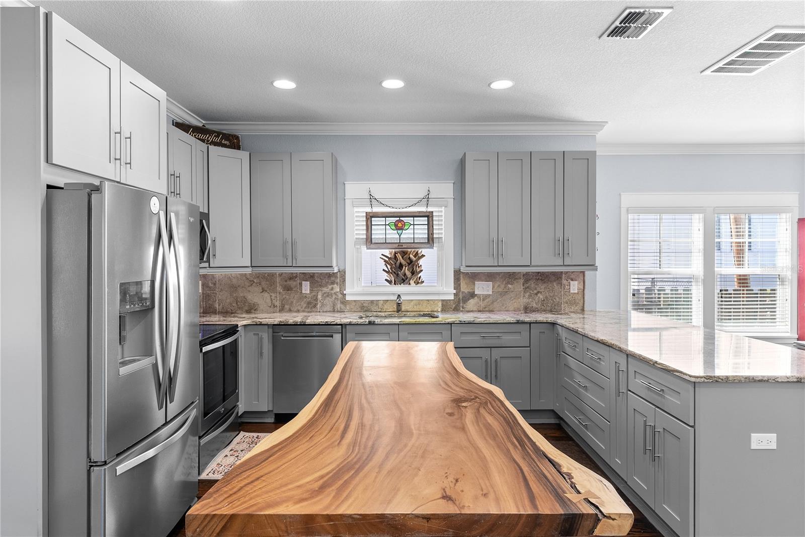 Image 14 of 33 For 939 Lexington Street