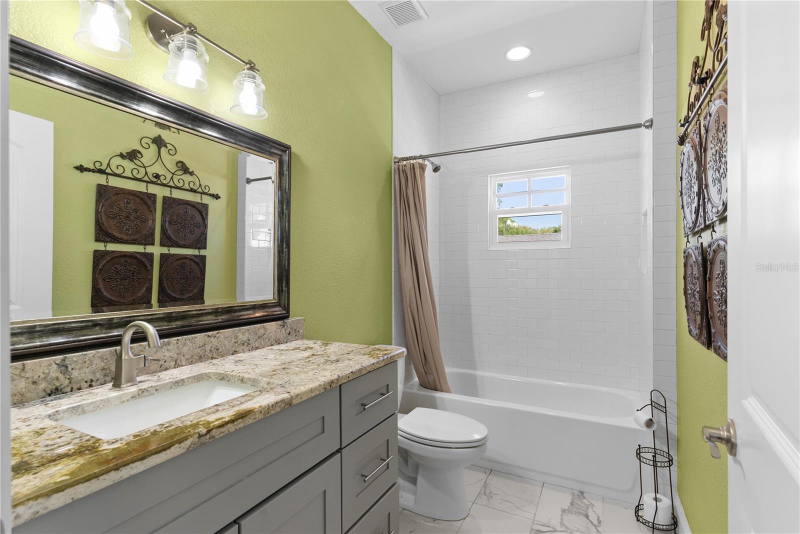 Image 20 of 33 For 939 Lexington Street