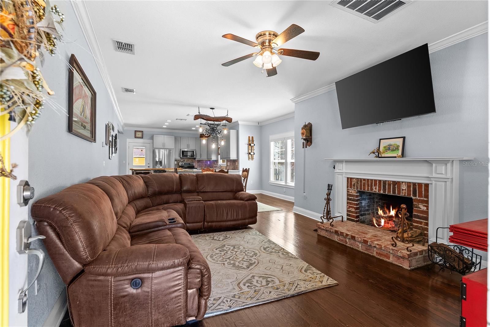 Image 21 of 33 For 939 Lexington Street