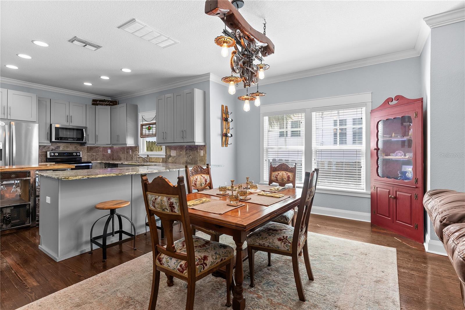 Image 25 of 33 For 939 Lexington Street