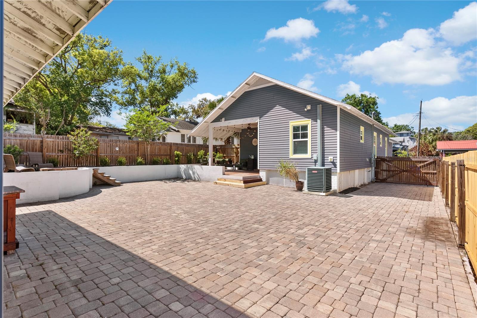 Image 5 of 33 For 939 Lexington Street