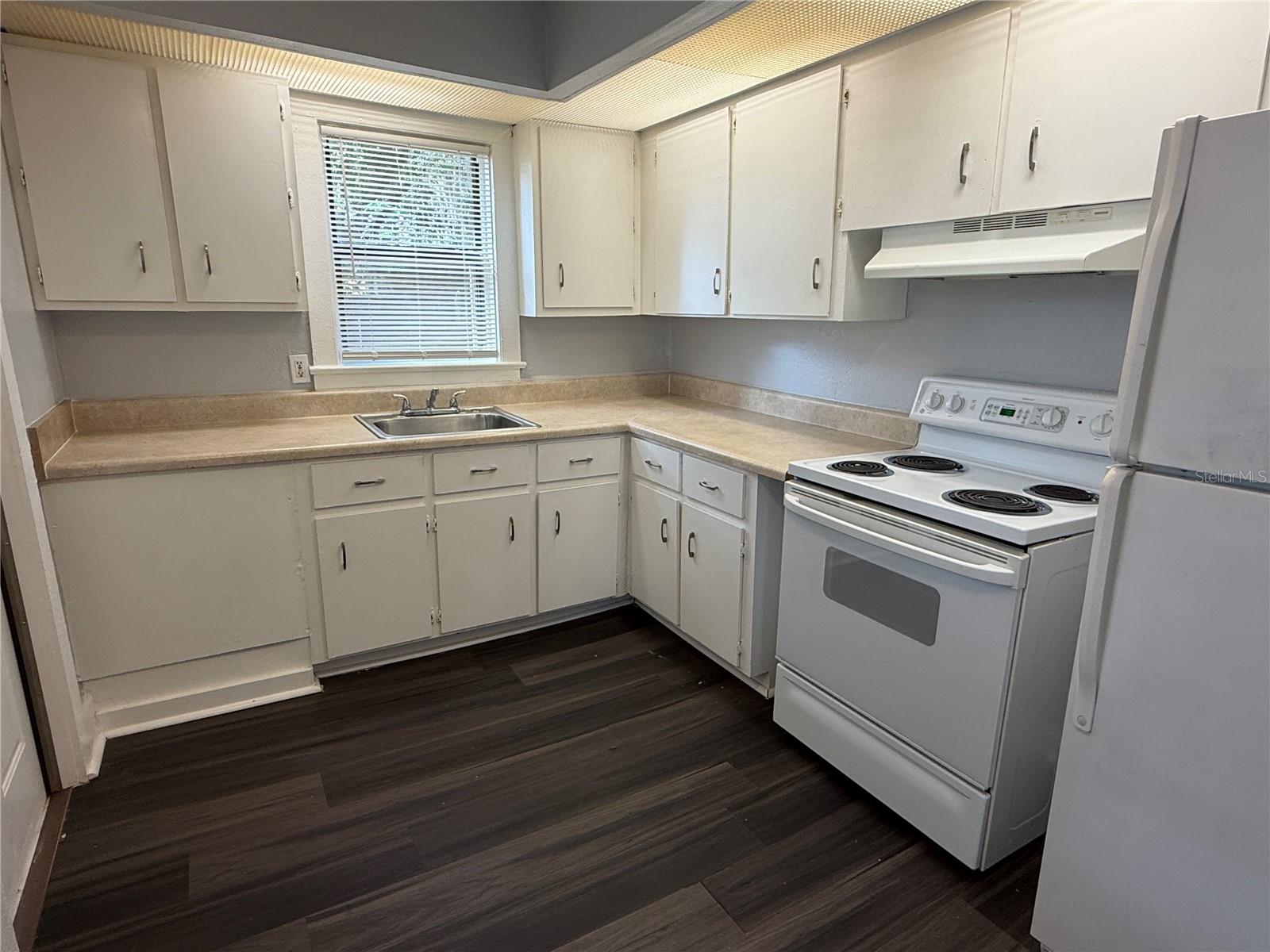 Image 5 of 9 For 320 Hennessee Street