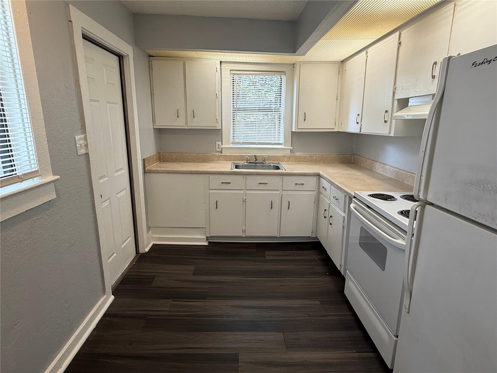 Image 6 of 9 For 320 Hennessee Street