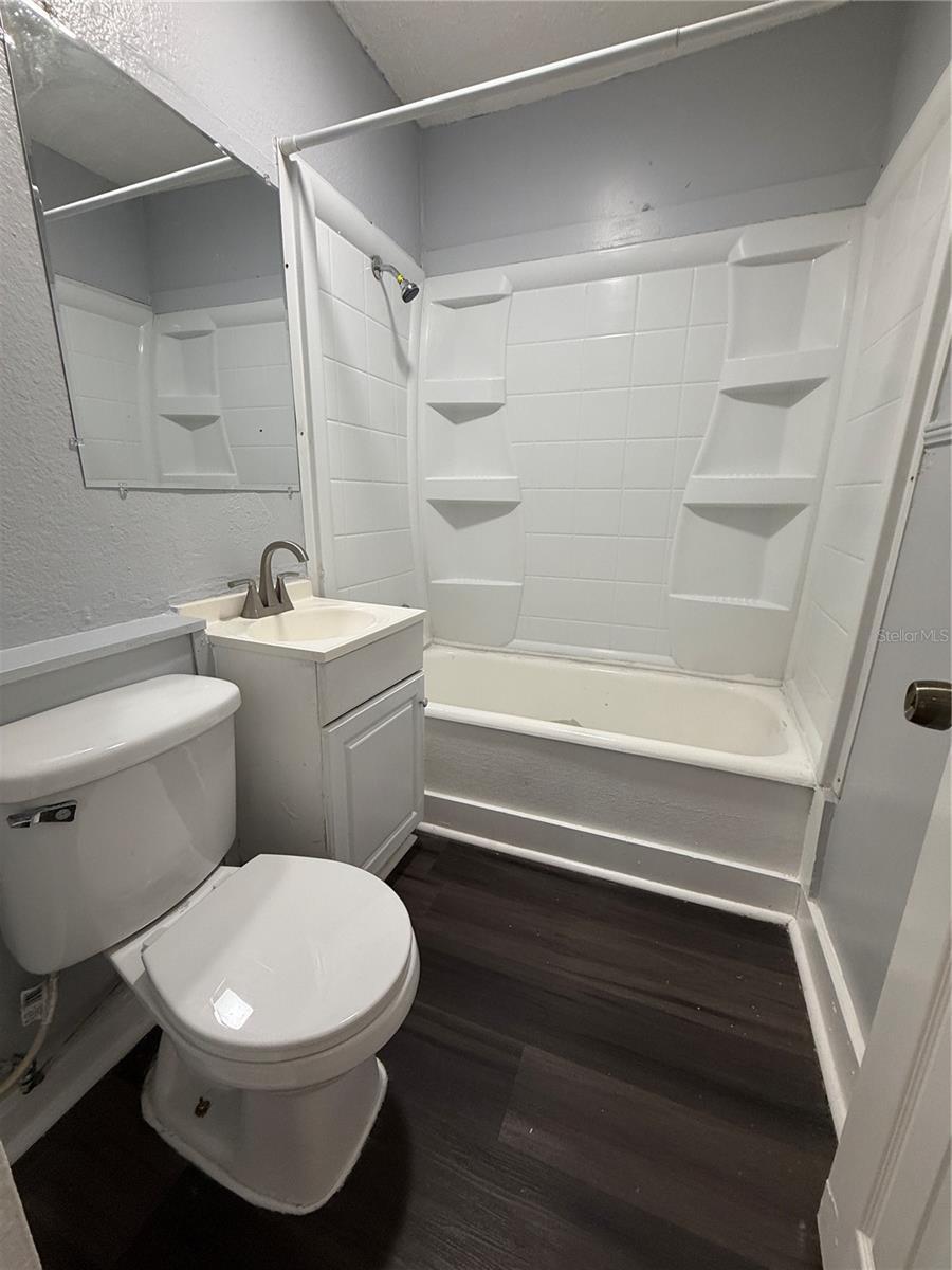 Image 8 of 9 For 320 Hennessee Street