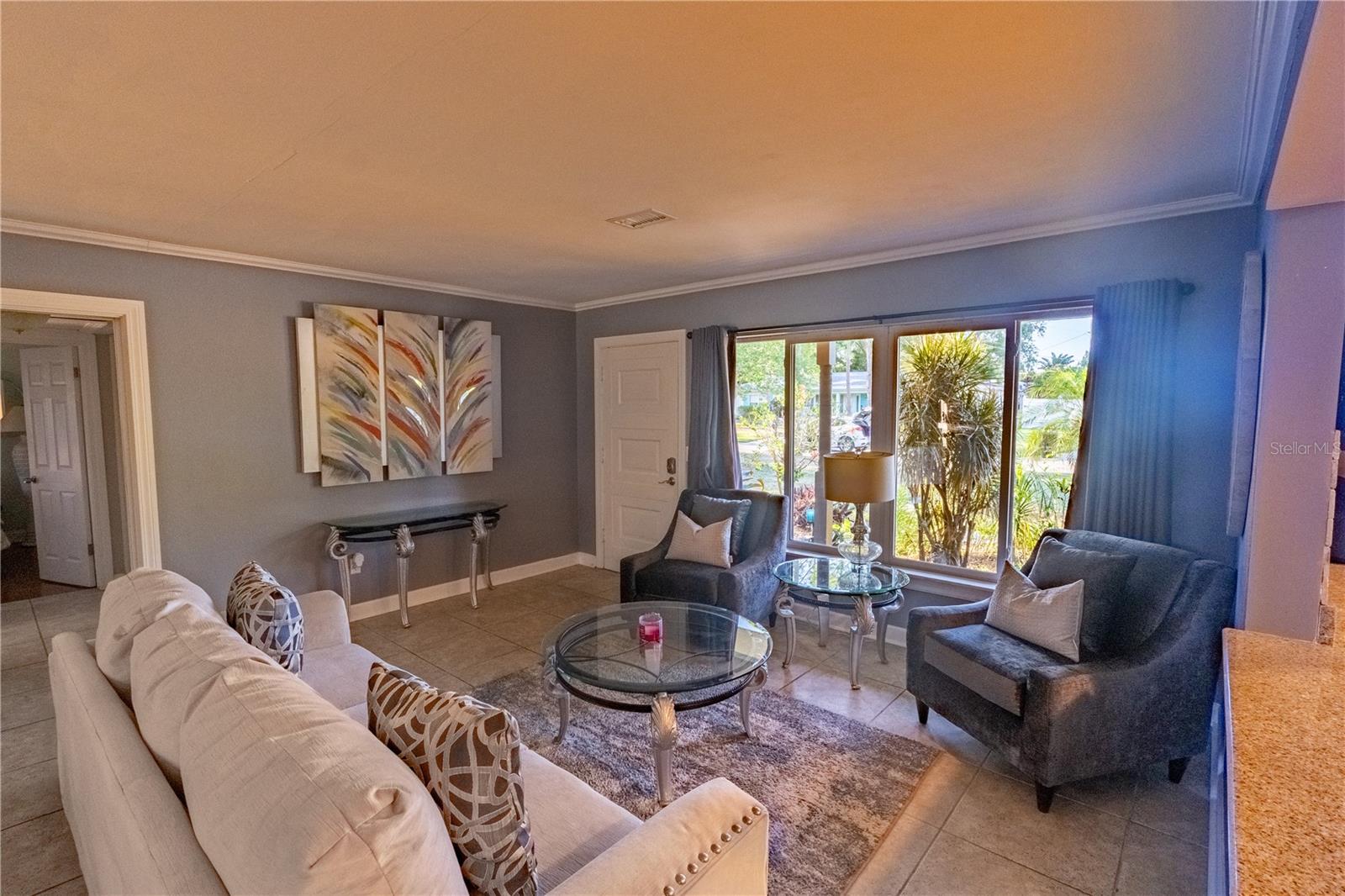 Image 4 of 50 For 33 Southwind Drive