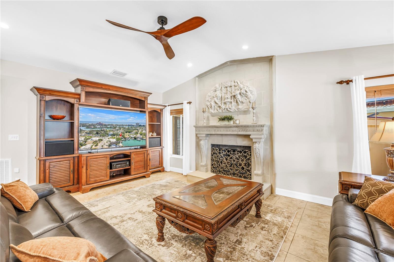 Image 29 of 96 For 3945 Poinsettia Drive