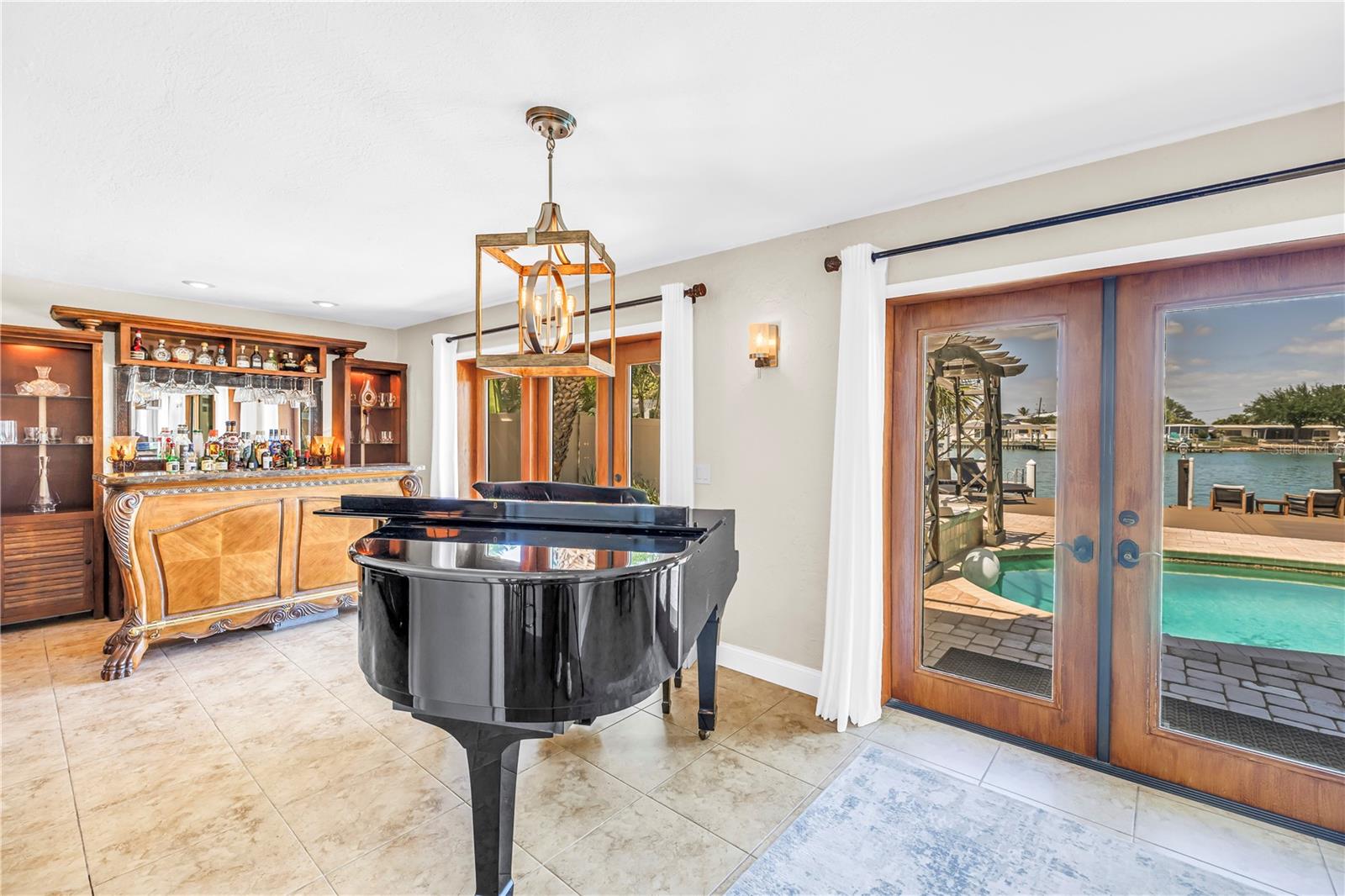 Image 33 of 96 For 3945 Poinsettia Drive