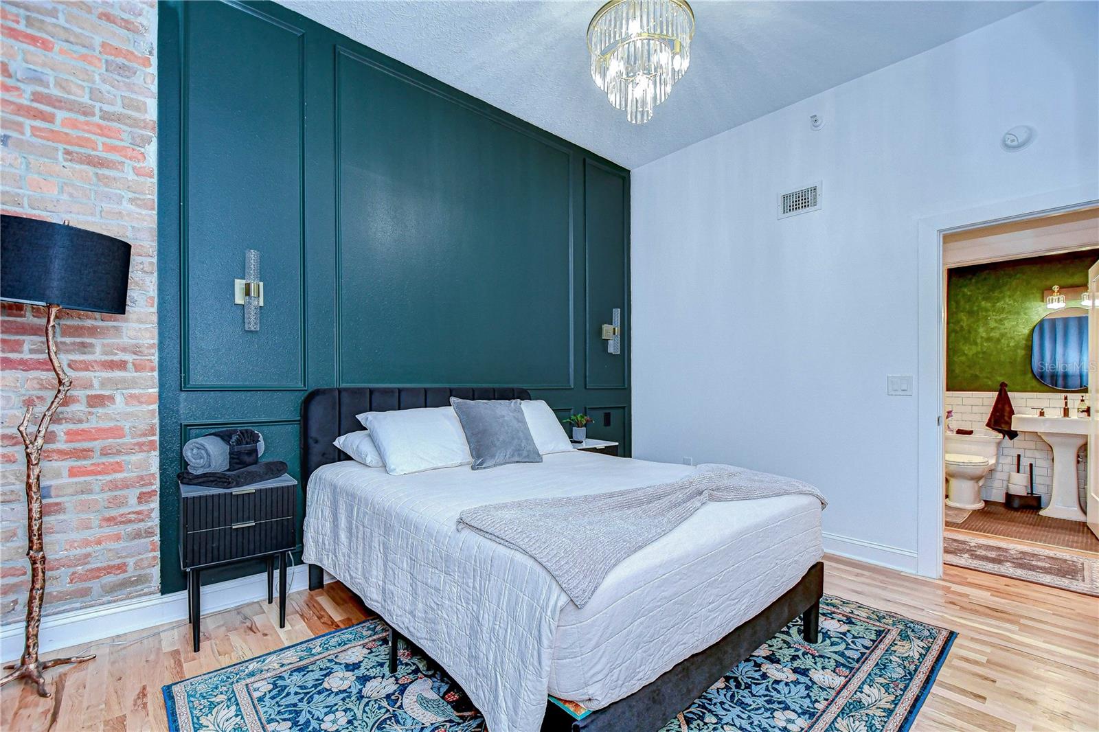 Image 17 of 28 For 215 Central Avenue 2b